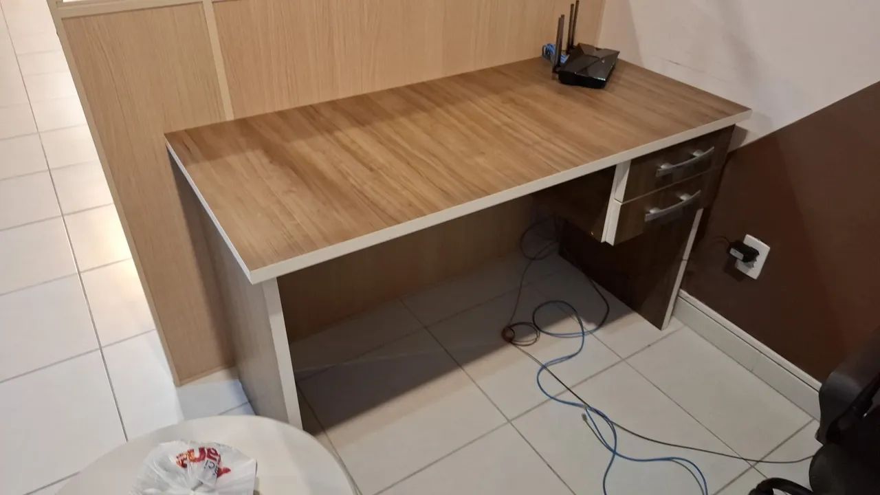 ?Mesa de Escritório Amadeirada 1,30m com 2 Gavetas - Foto 3