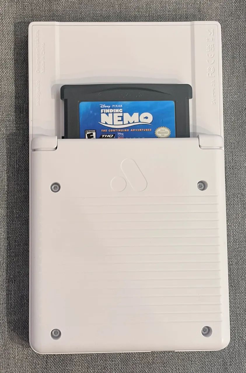 Analogue Pocket Branco com muitos jogos no cartão SD, de GBA, SNES