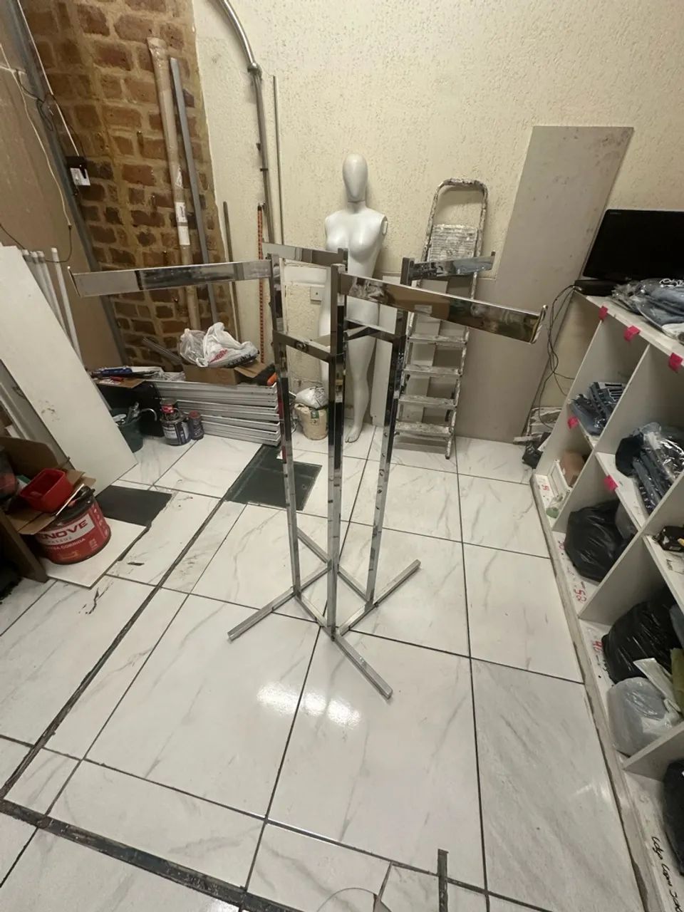 Arara de alumínio regulável, quatro braços.  - Foto 2