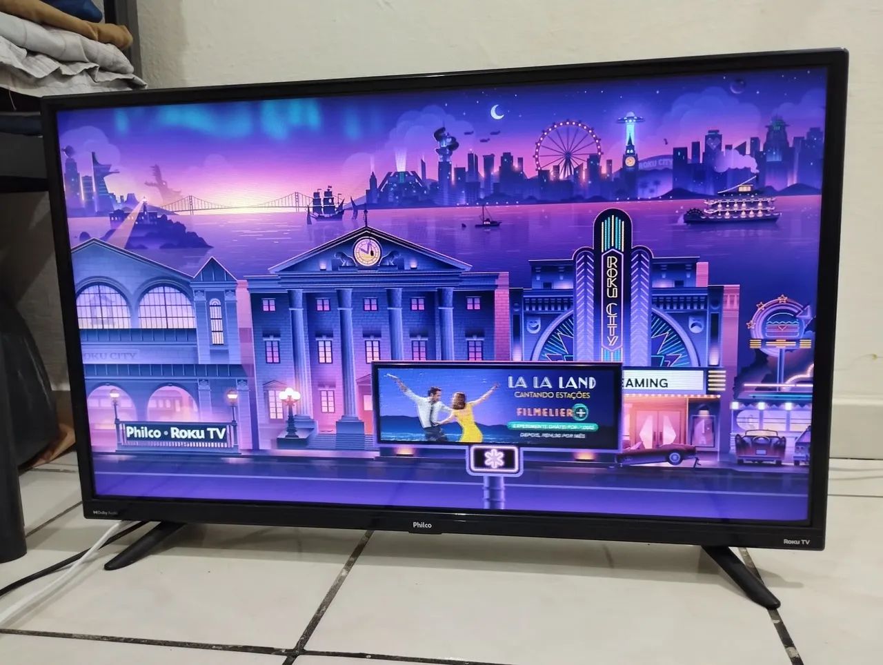 Vendo uma TV smart Philco preta  - Foto 2