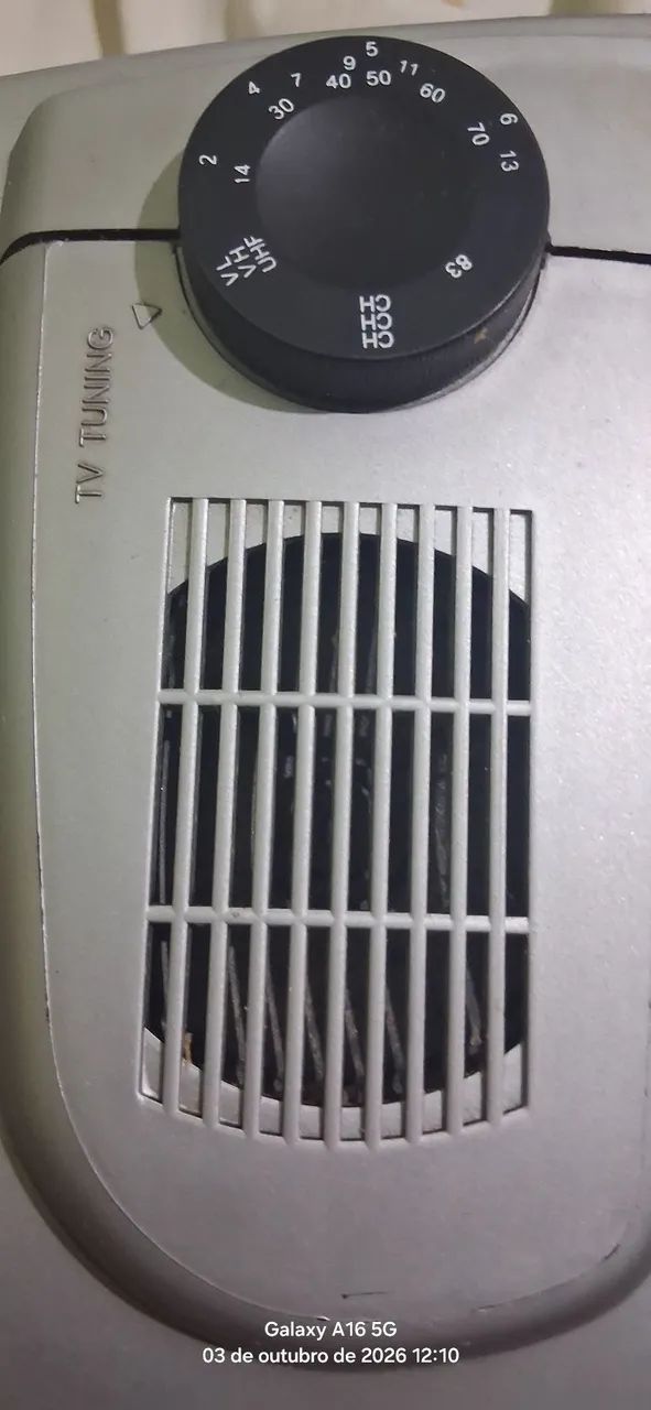 Vendo televisor 10 polegadas , super conservada e funcionado.  Valor negociável! - Foto 4