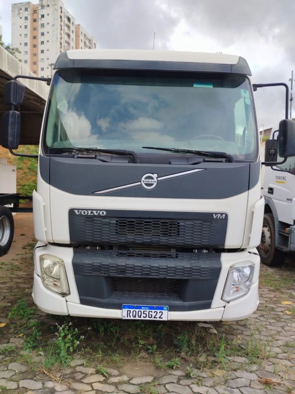 VOLVO VM 330 8x2 2p (diesel) (E5)