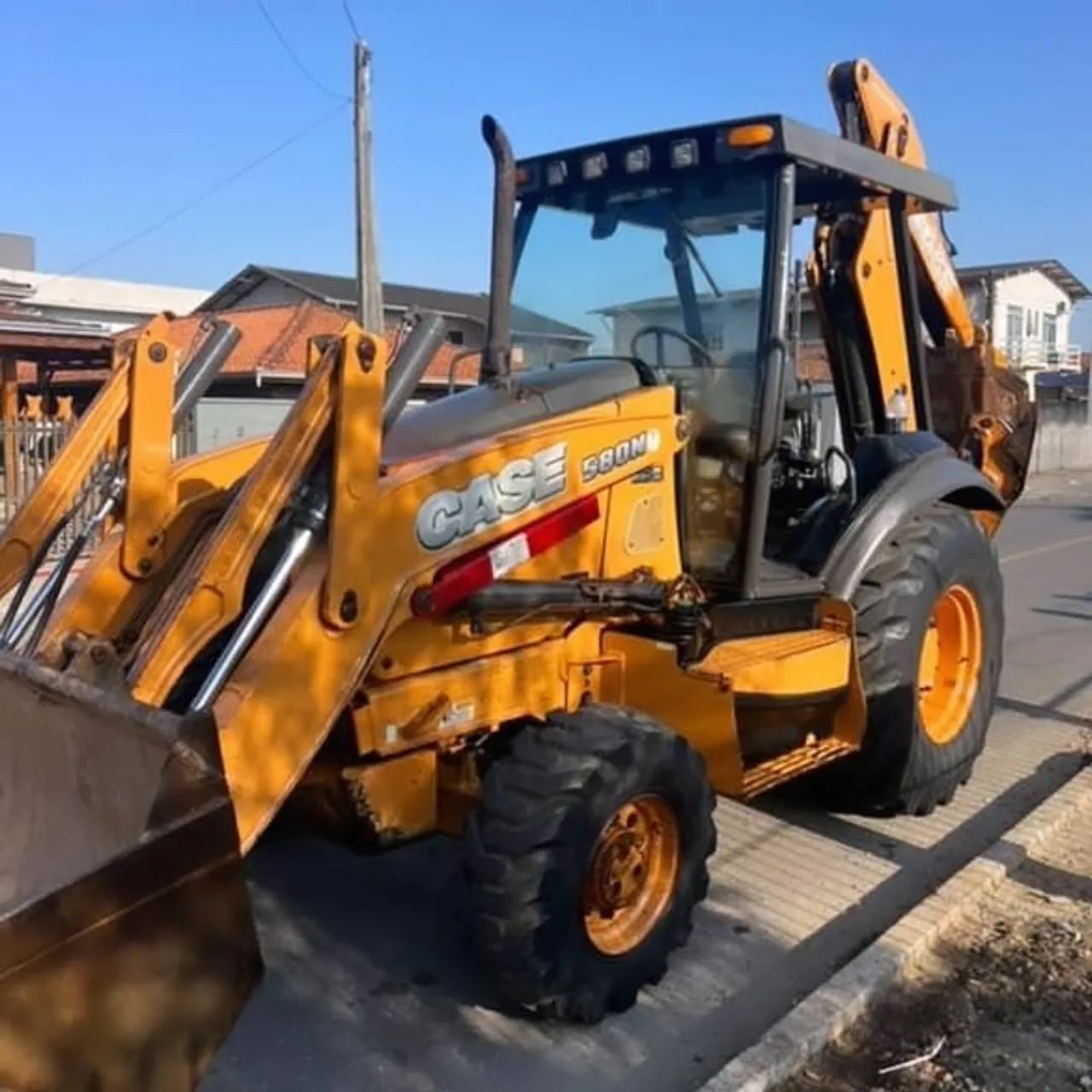 RETROESCAVADEIRA CASE 580N 4X4 ANO 2014 - Foto 2