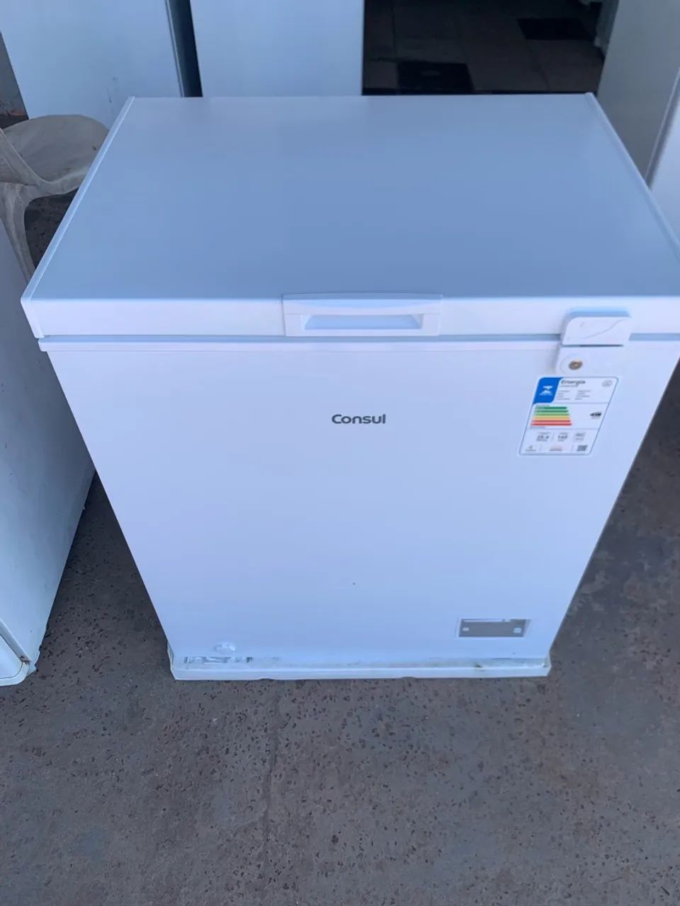Vendo esse freezer semi novo 