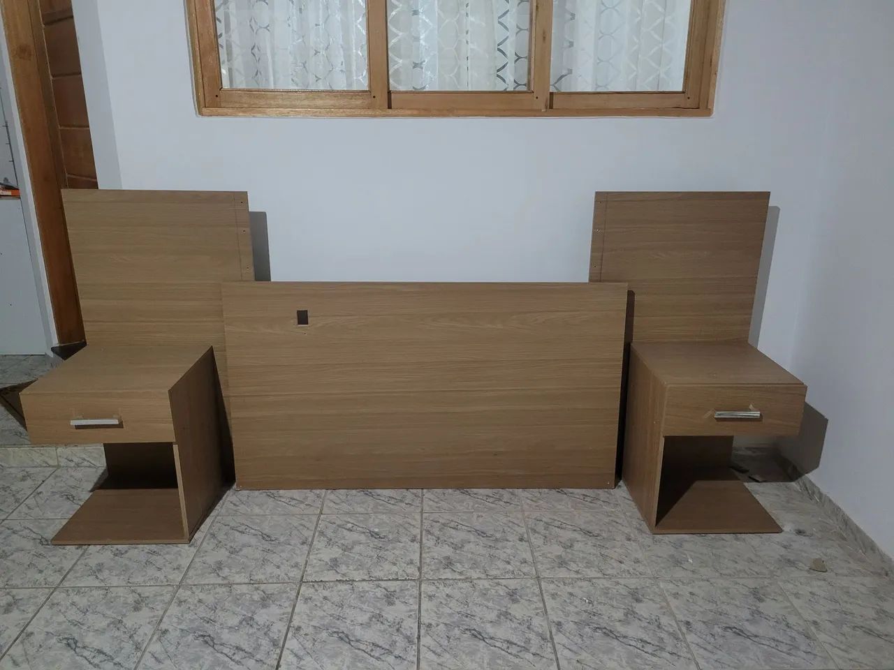 Cabeceira de cama com criado mudo - Foto 2