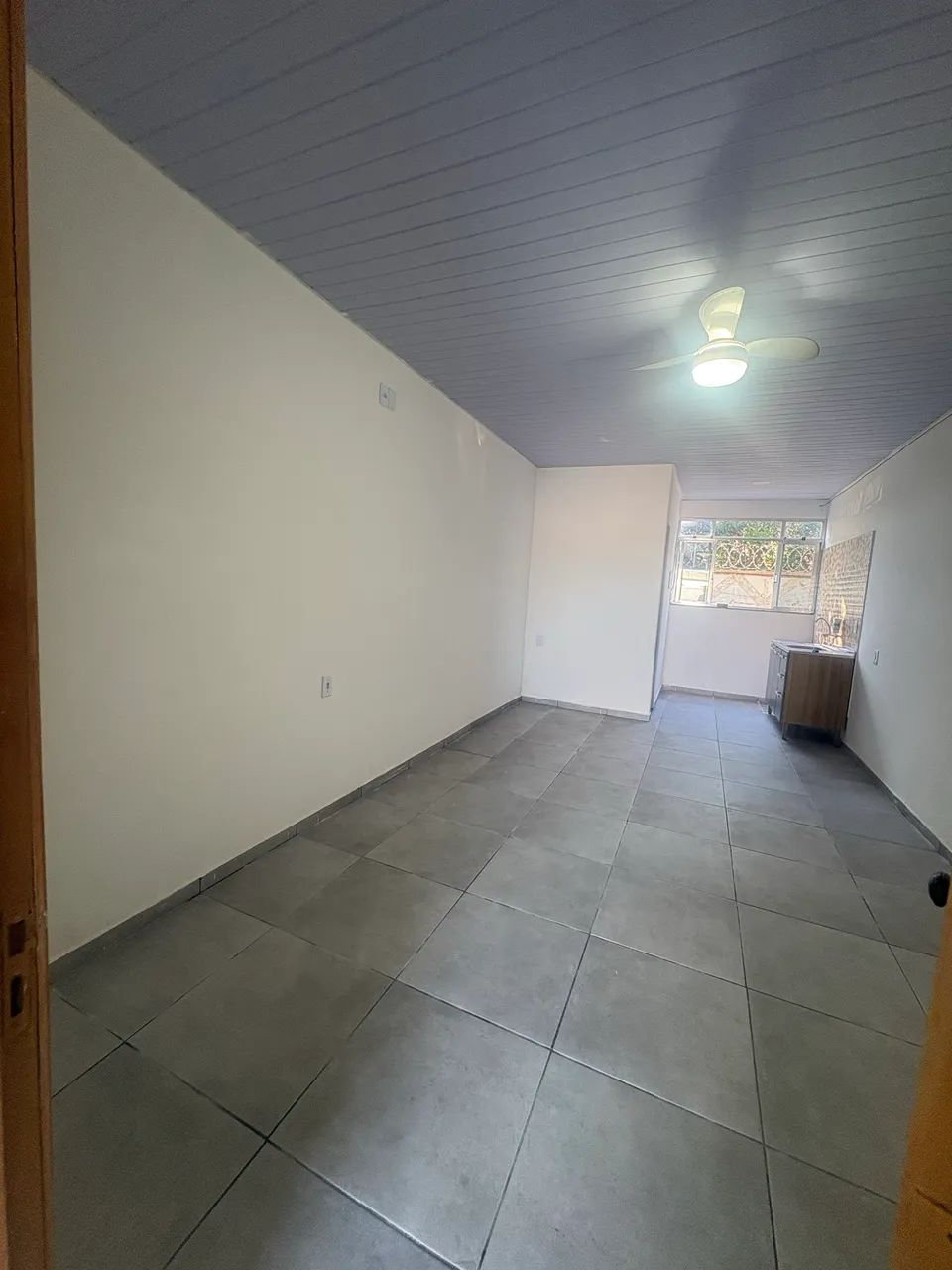 Ampla Kitnet com garagem, com tudo incluso (exceto internet).  - Foto 5