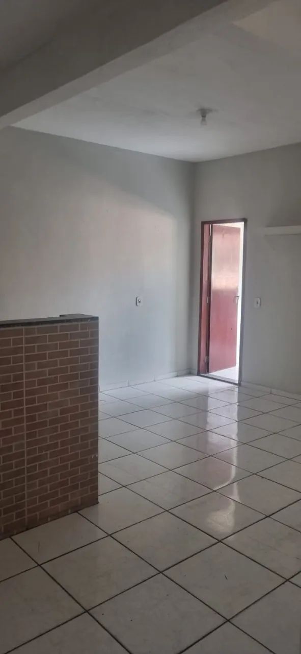 Casa na Rua Roque Barbosa, 2 quartos.