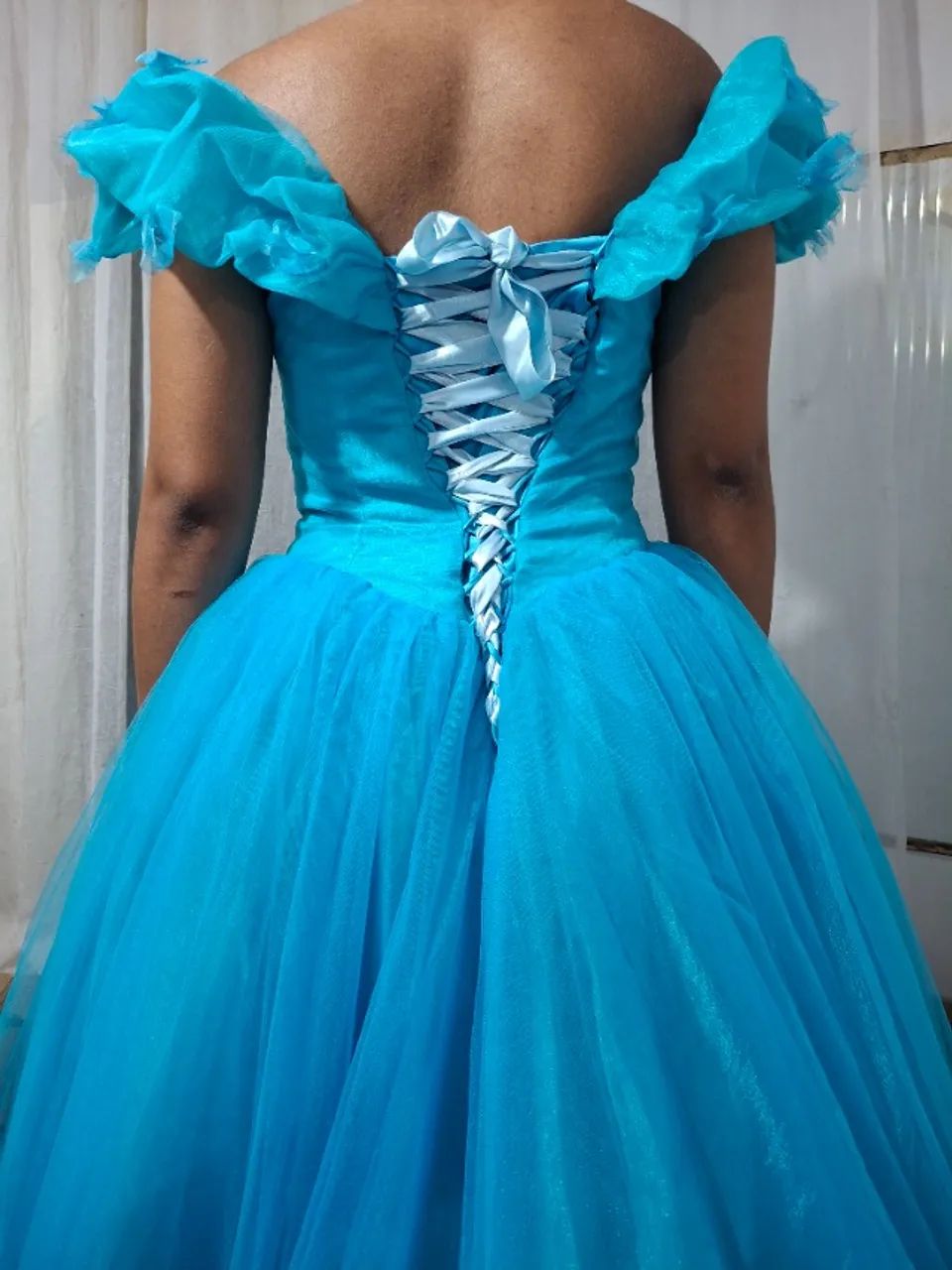 VESTIDO CINDERELA REALISTA COM 9 SAIAS - Foto 3