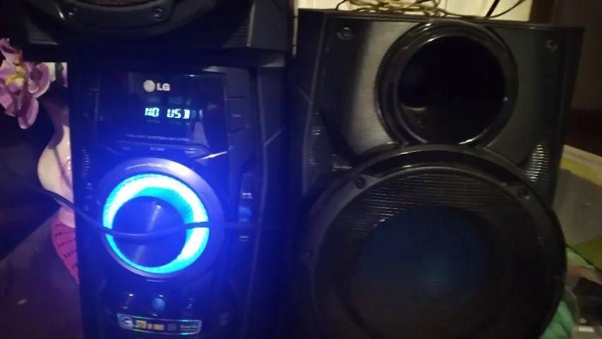 Som funcionando  da LG com 3 caixa uma dlas e sub - Foto 2