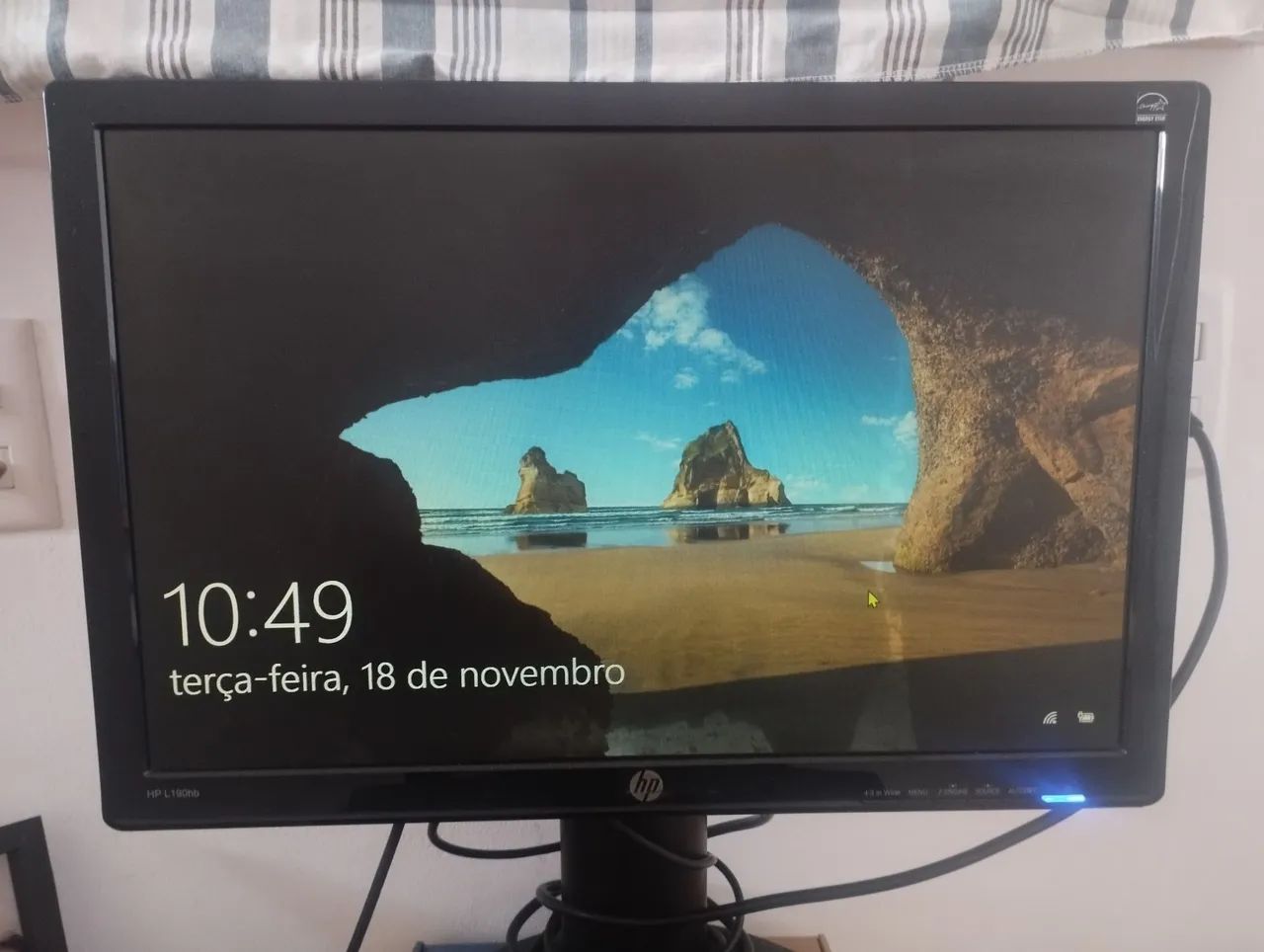 Monitor VGA 14" + Teclado USB ABNT2