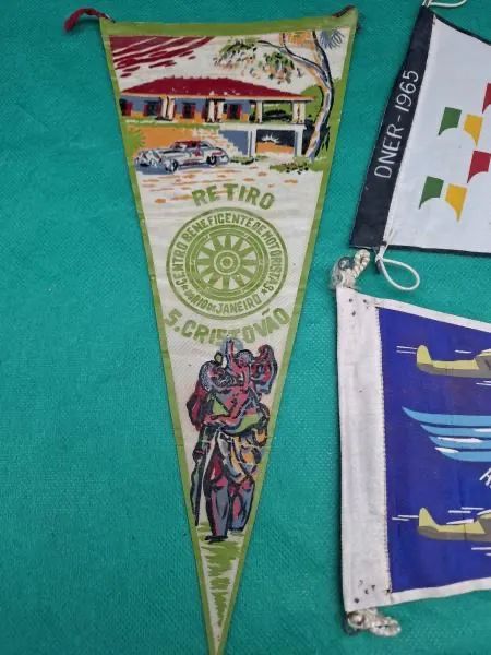 4 FLÂMULAS DE SEDA ANTIGAS ANOS 50