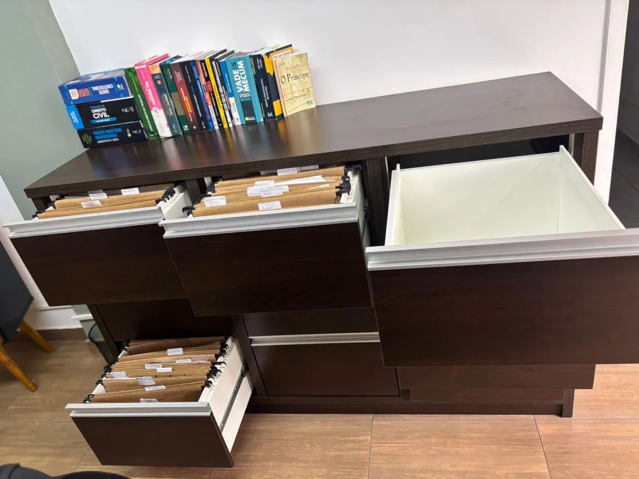 Armário em ótimo estado! Organiza tudo em escritório  - Foto 3