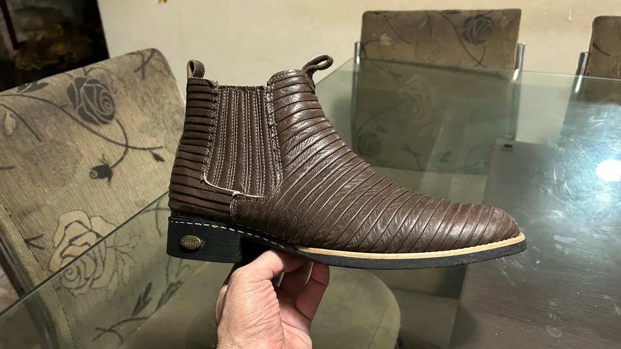 Bota em couro tamanho 48 - Foto 3