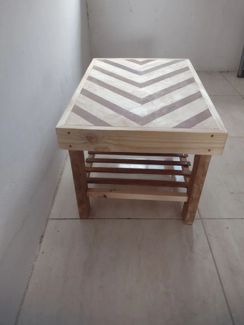 mesinha de Cento Escama