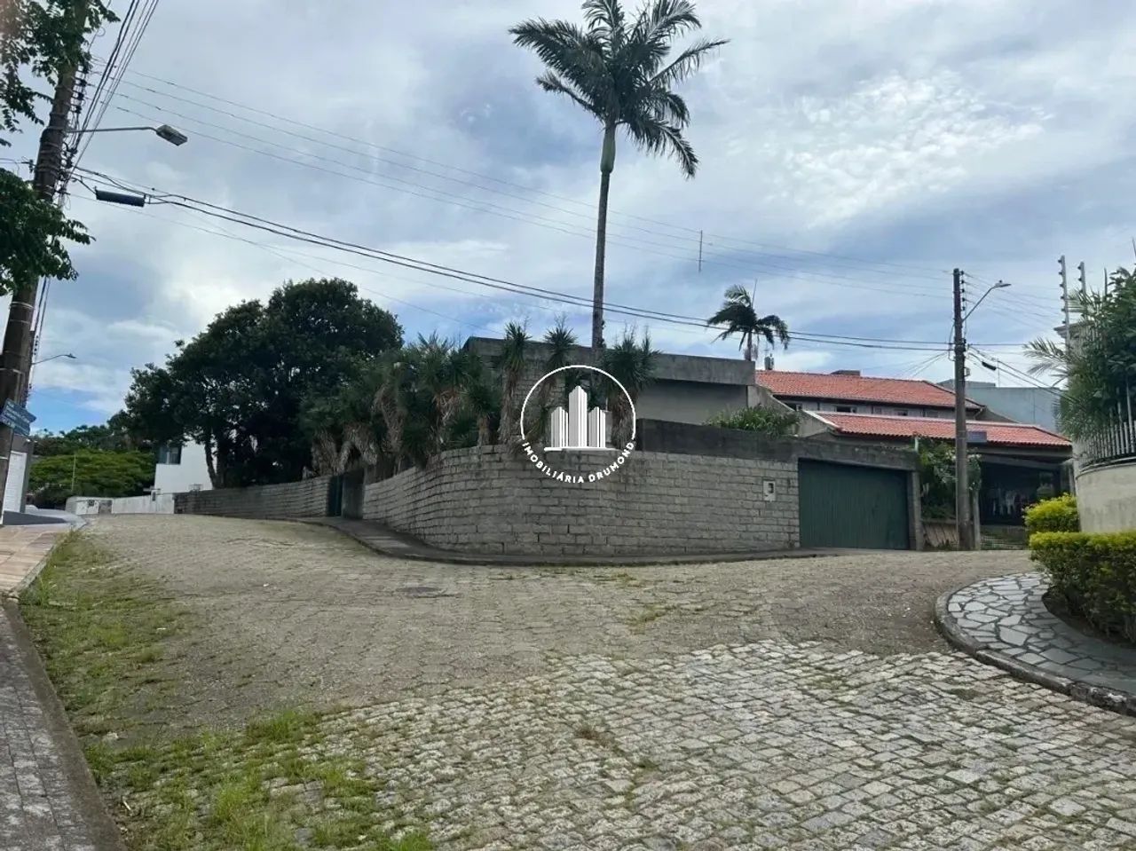 Casa 300m² com 3 Quartos e Suítes em Coqueiros