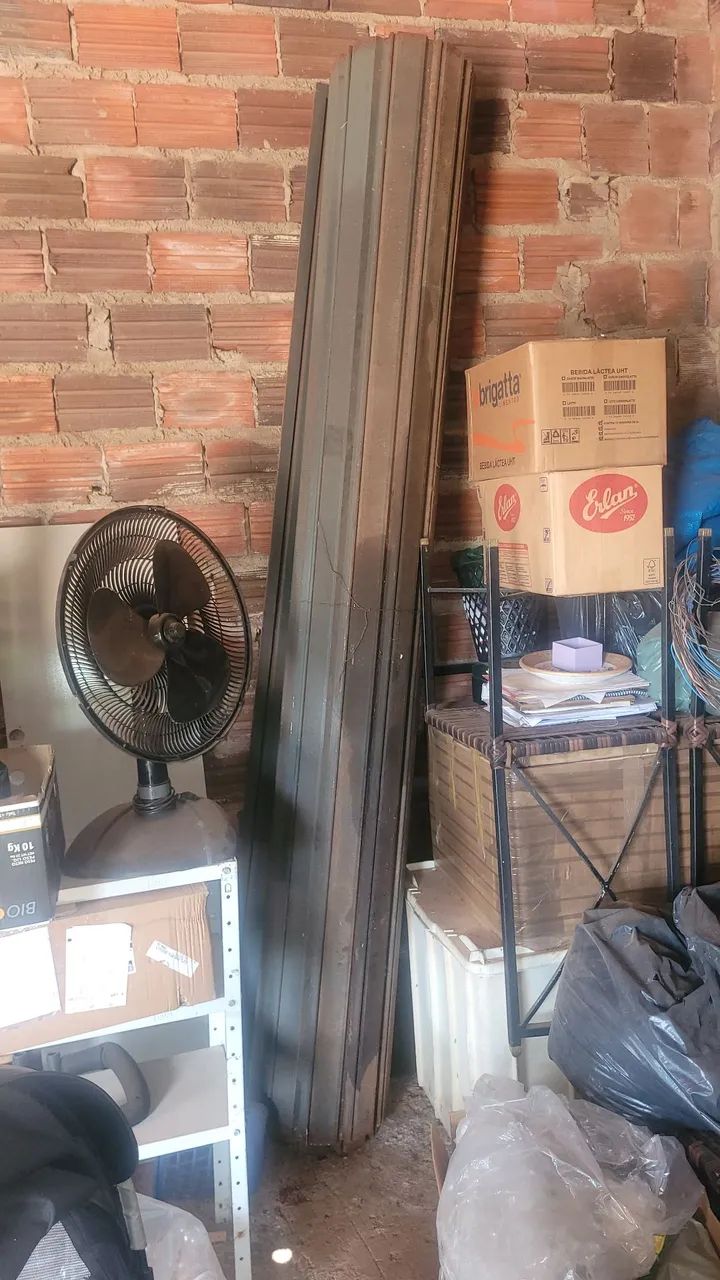Porta de comércio nova sem uso completa só montar