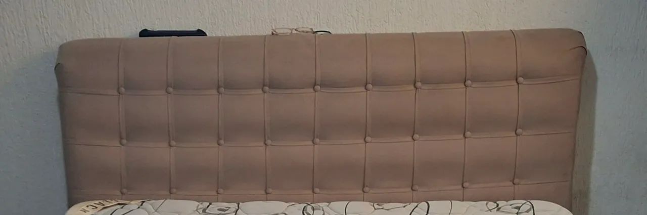 Vendo cama Queen com base e cabeceira em ótimo estado de conservação, entrego... - Foto 2