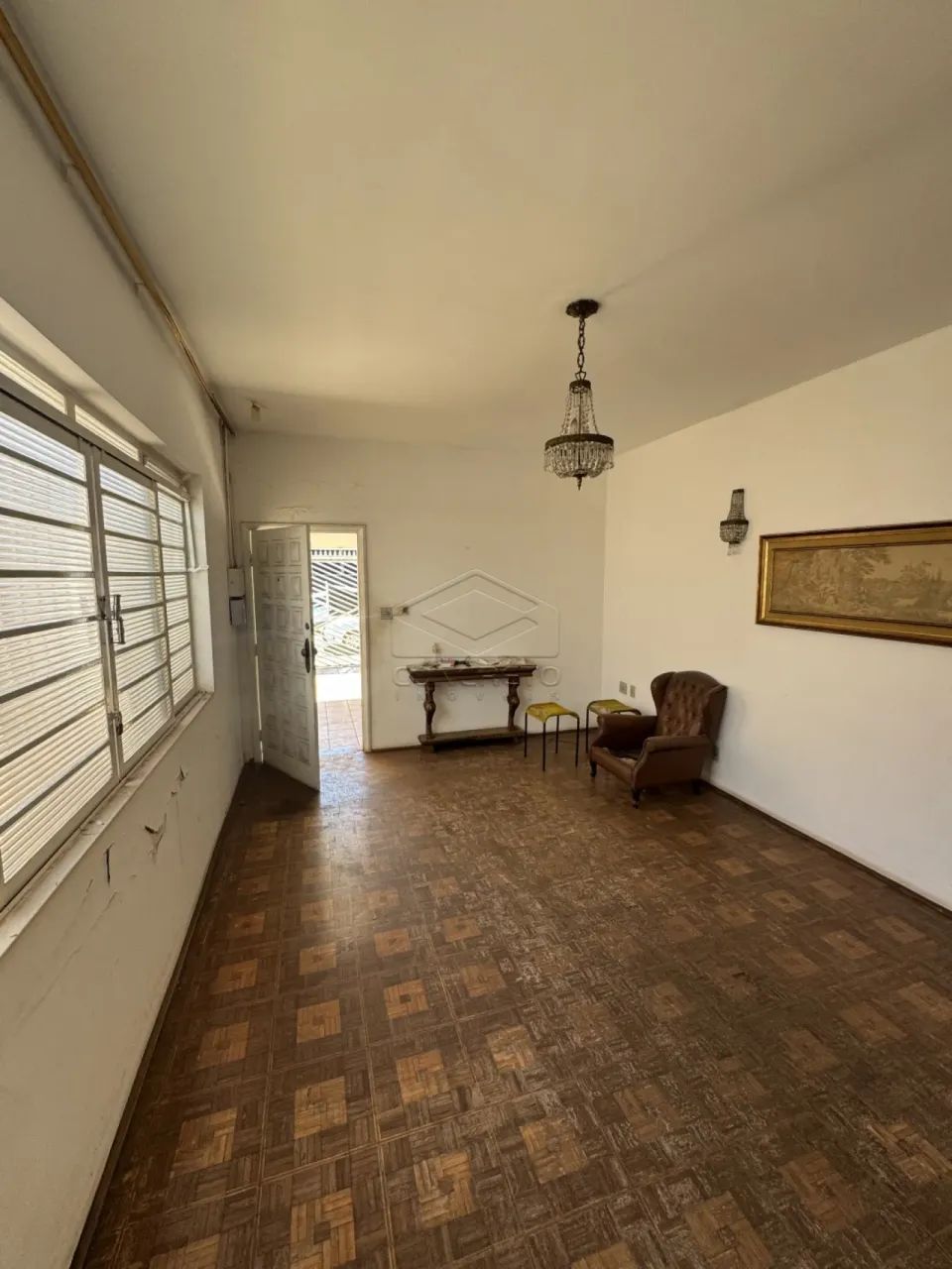 CASA COM 3 DORMÍTORIOS SENDO 1 SUÍTE EM EXCELENTE LOCALIZAÇÃO. BAURU/SP - Foto 2
