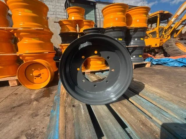 Roda dianteira 4x4 - 9x18, monta pneu 12,5 x 18 x 80, Retroesc. CASE 580L p/n * 2