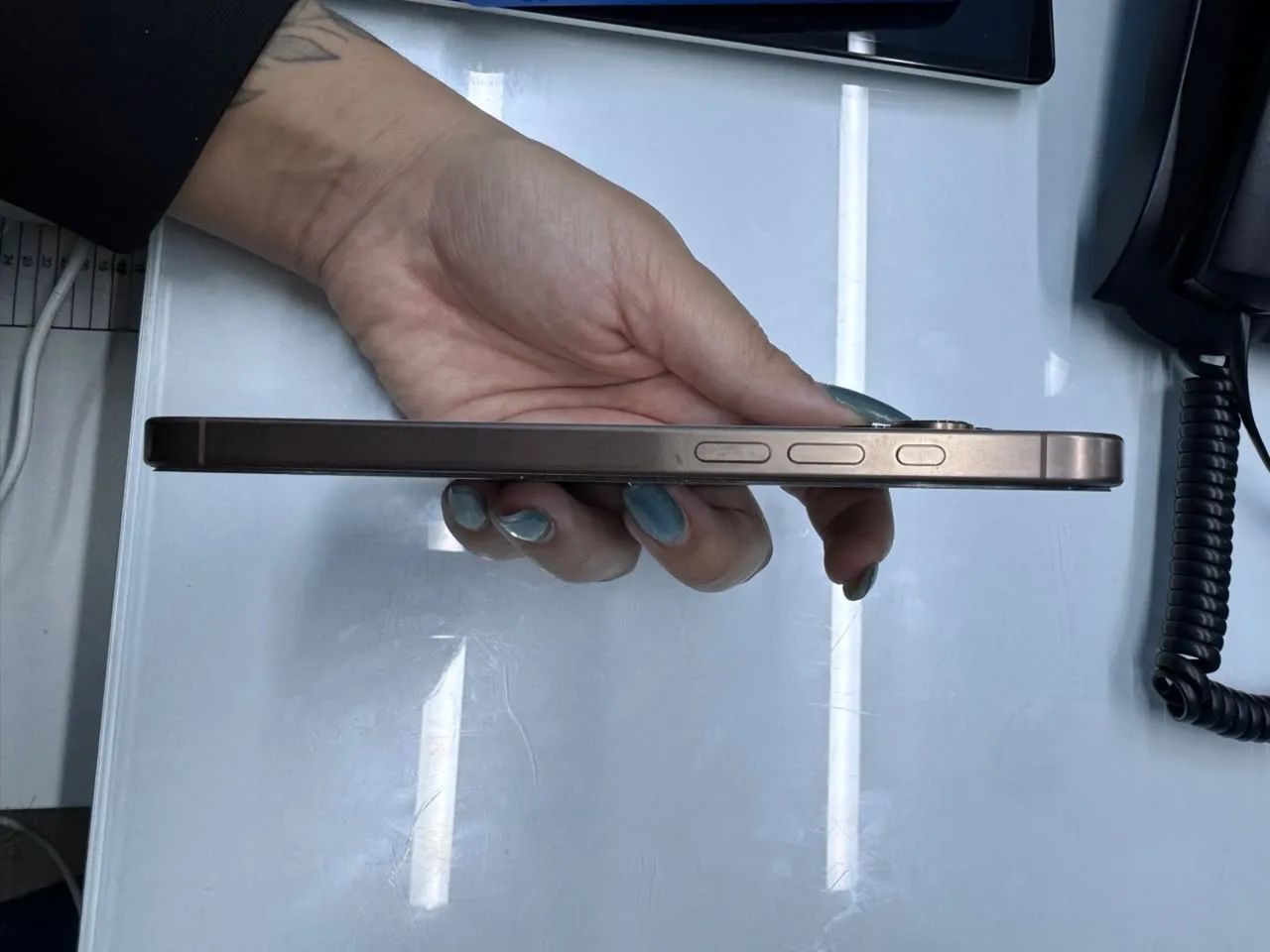 iPhone 16 pro Max 256 - Foto 4