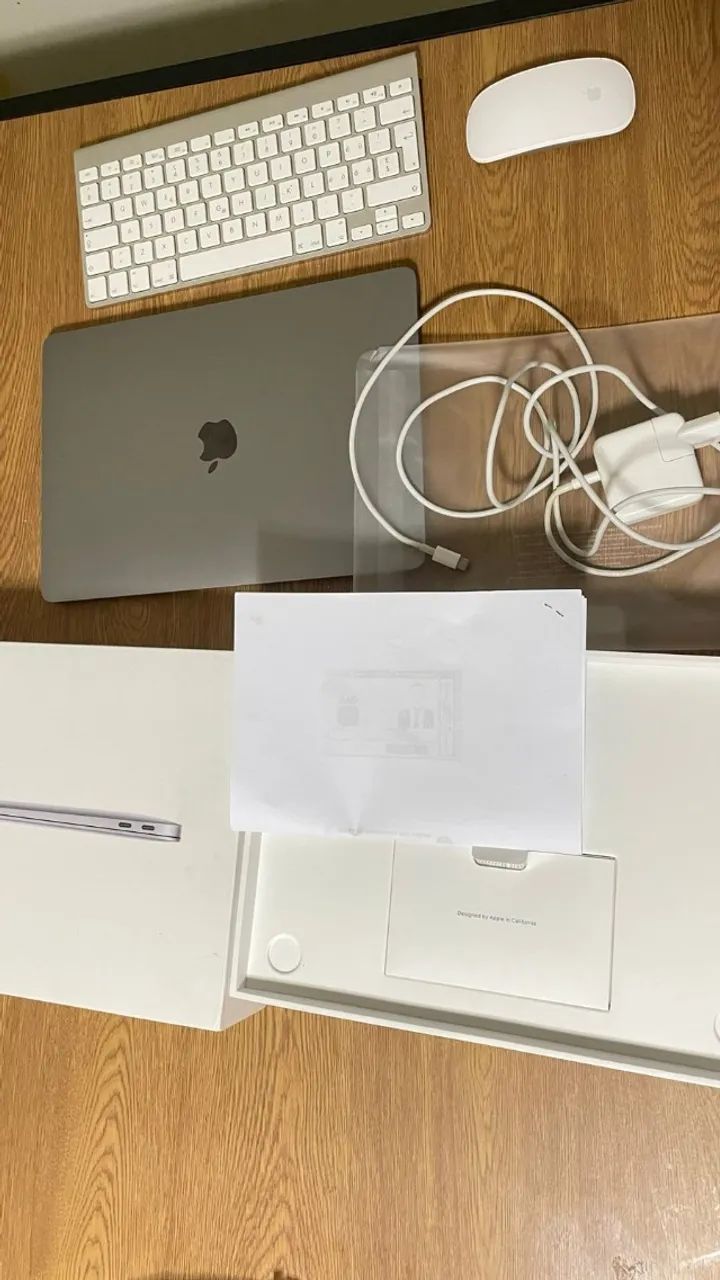 MacBook Air M1 + Combo Apple (Magic Mouse + Teclado) - Completo