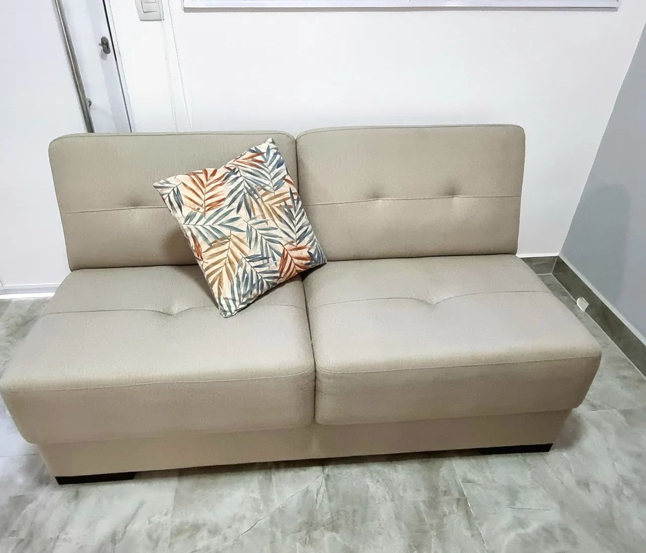 Sofa linho 2 lugares bege excelente estado