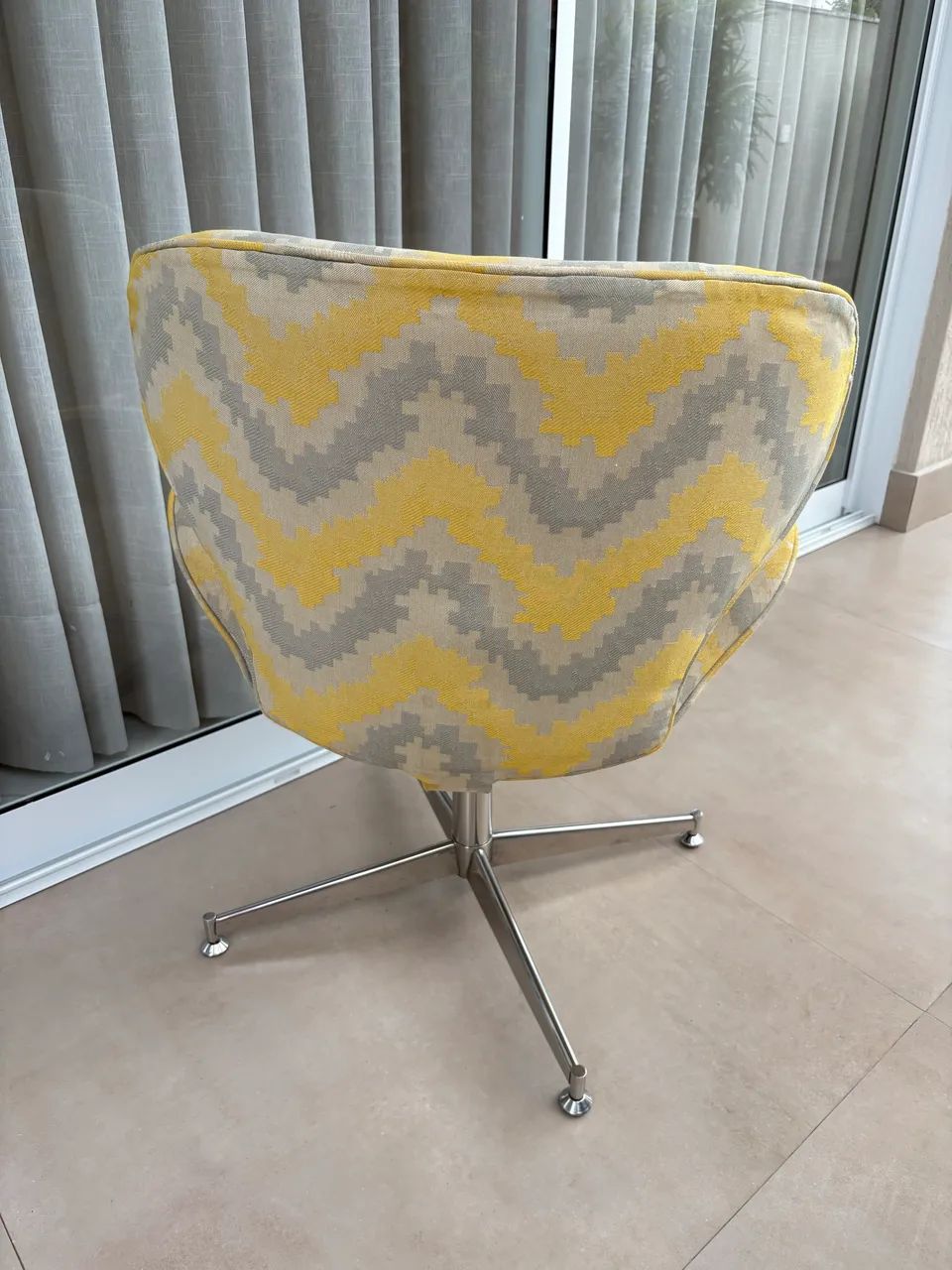 Poltrona giratória estofada - Foto 4
