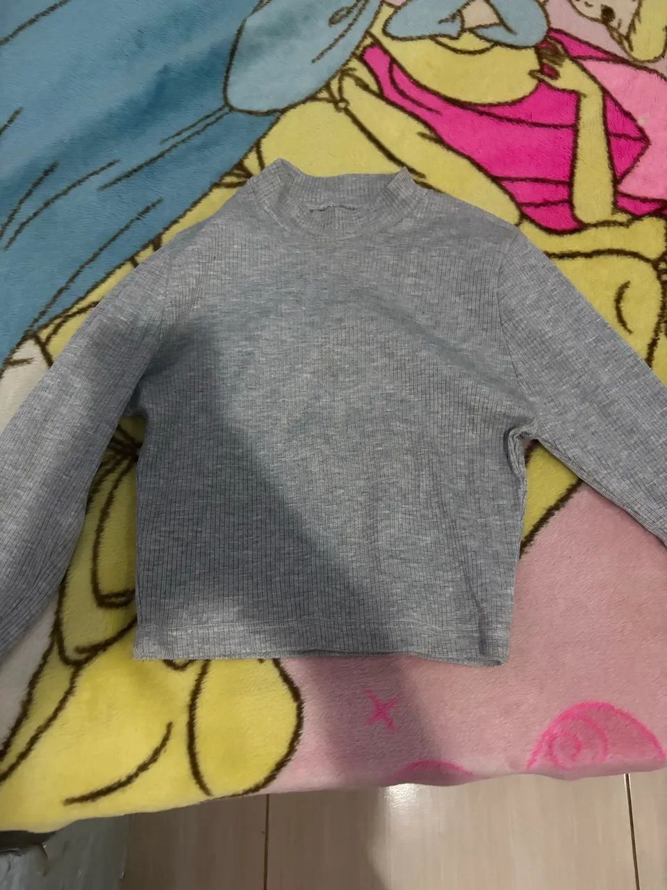 Cropped cinza manga longa 