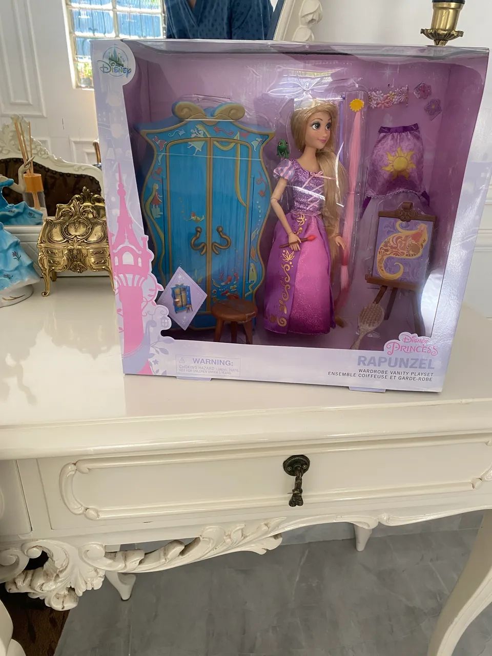 Boneca Disney store Rapunzel e play set com guarda roupa 