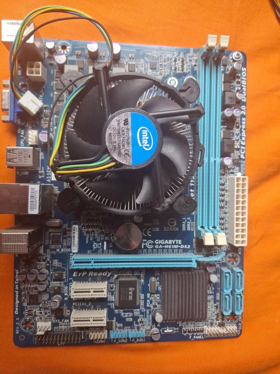 Placa-mãe Gigabyte GA-H61M-DS2 + Cooler Intel - LGA1155 - Foto 4