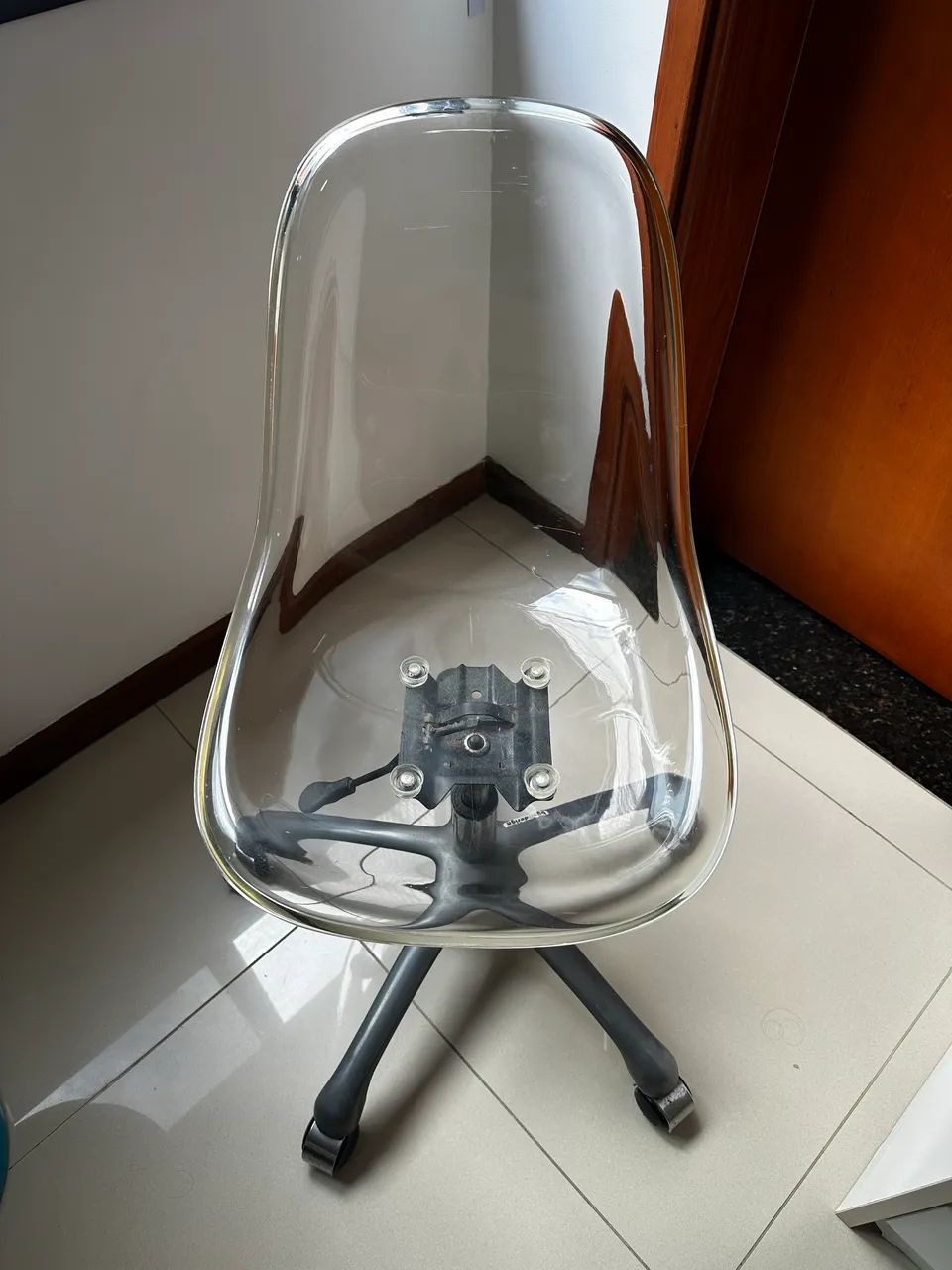 Cadeira de Acrílico Transparente  - Foto 4