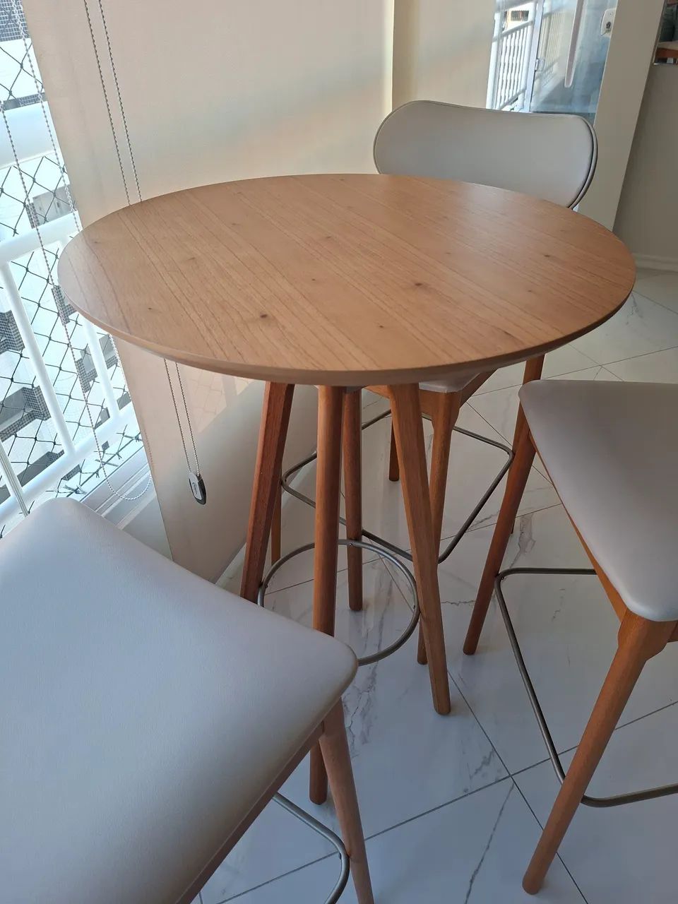 Mesa bistrô 70cm diâmetro com 1m de altura e 3 banquetas - Foto 2