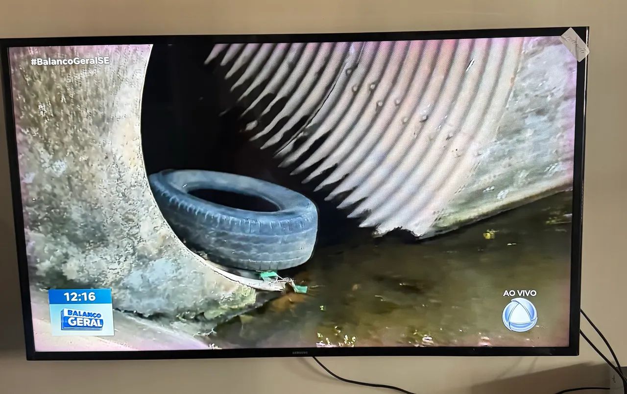 Tv Samsung 49 polegadas, ótimo estado, só não funciona a conexão com a internet