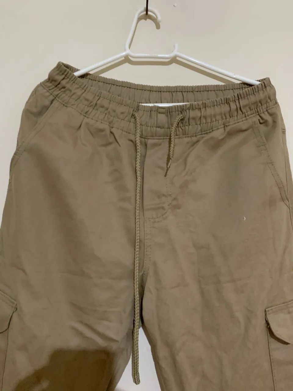 Calça Cargo Jogger Caqui Sarja com Elástico - Tam M - Foto 3