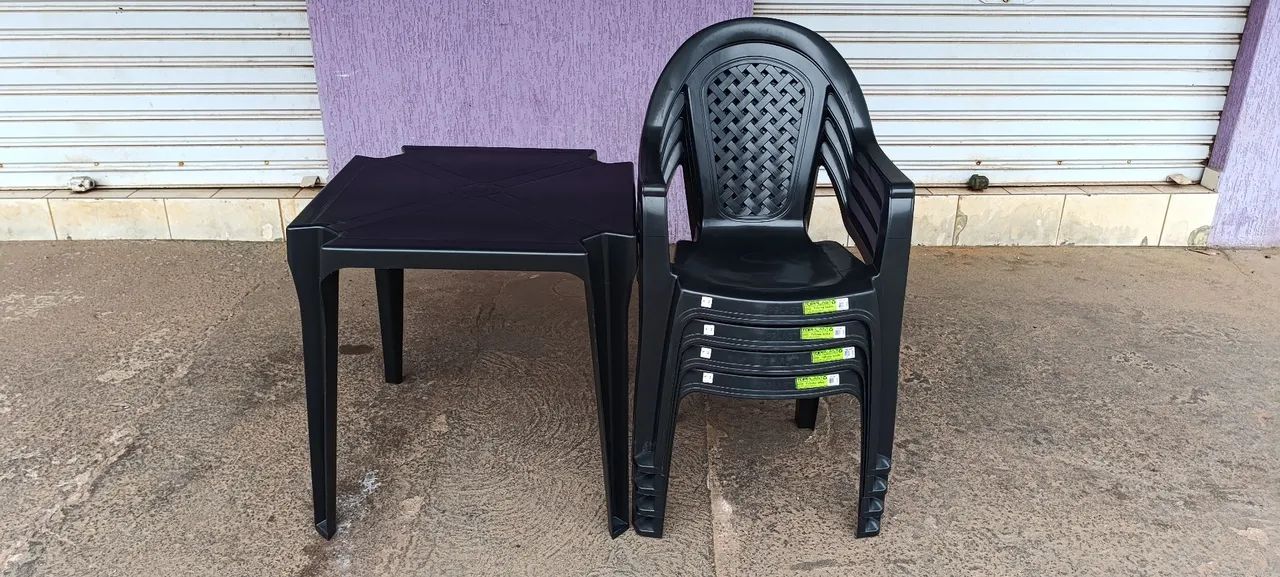 Jogo de mesa e cadeiras plástica cor preta!  Suporta 154 Kg. - Foto 3