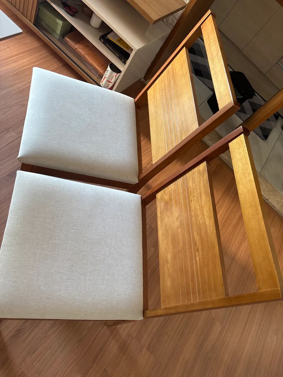 Mesa quadrada com 4 cadeiras - Foto 3