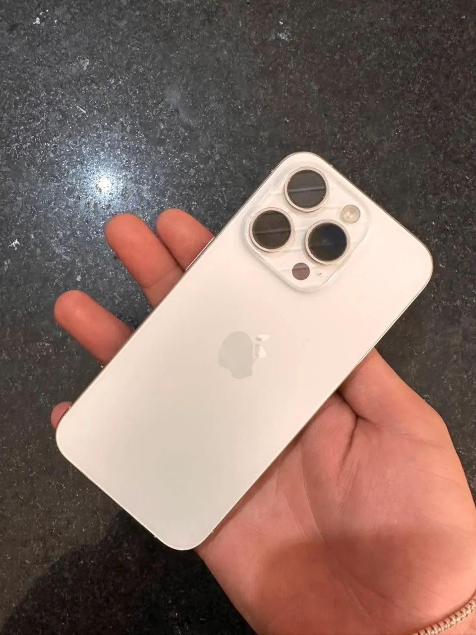 iPhone 15 pro 256 Titânio branco  - Foto 2