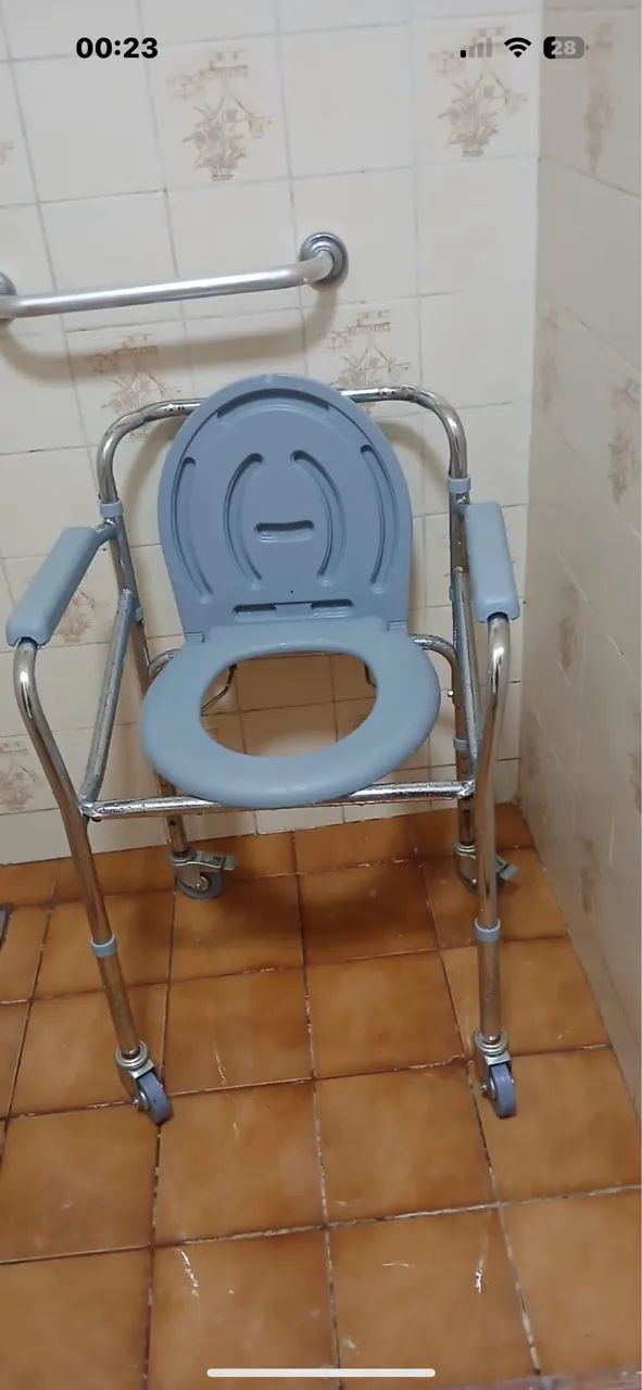 Cadeira higiênica para idoso  - Foto 3