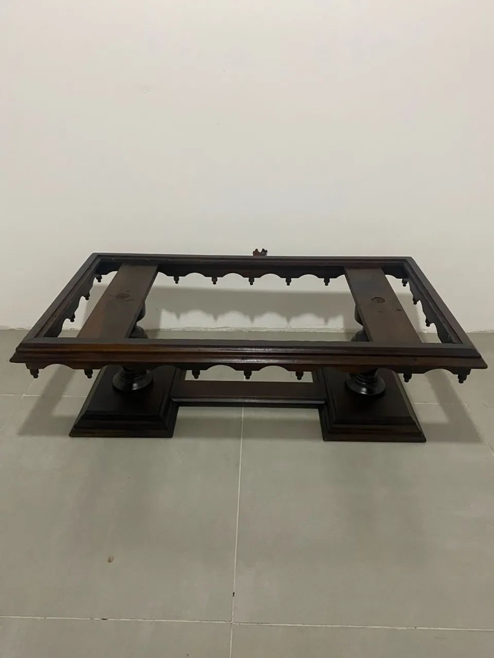Mesa de centro em madeira maciça década 70 - Foto 2