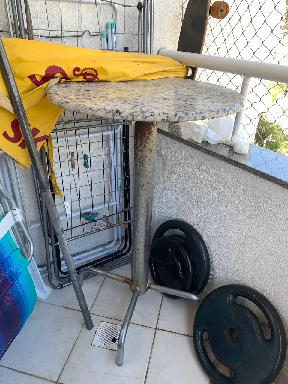 Mesa redonda de marmore e metal  - Foto 2