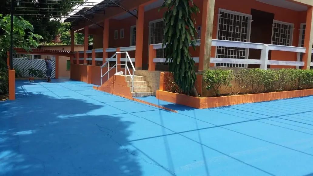 Três Casas no mesmo terreno.