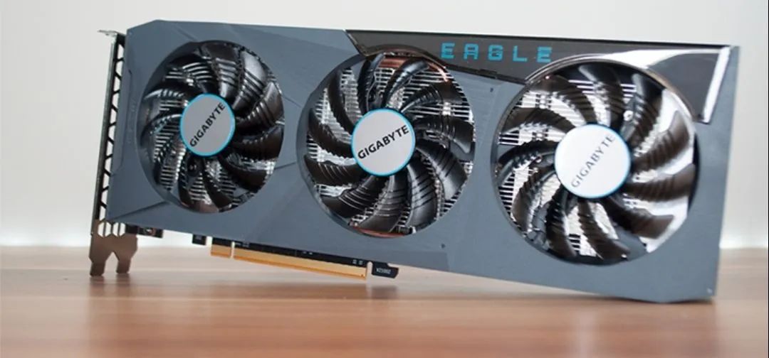 Rx6600 eagle 8G triple fan - Foto 3