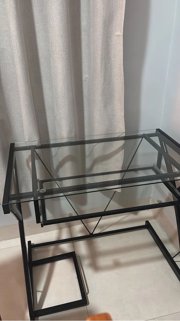Mesa de computador/ escrivaninha 