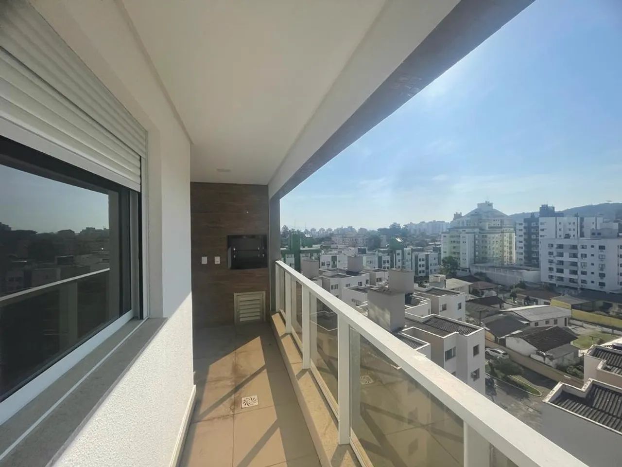 Apto 02 Dorm. Sendo 01 suíte 75m² - Itacorubi!