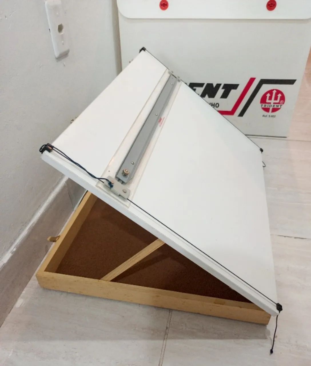 Mesa de desenho Trident A2 seminova  - Foto 5