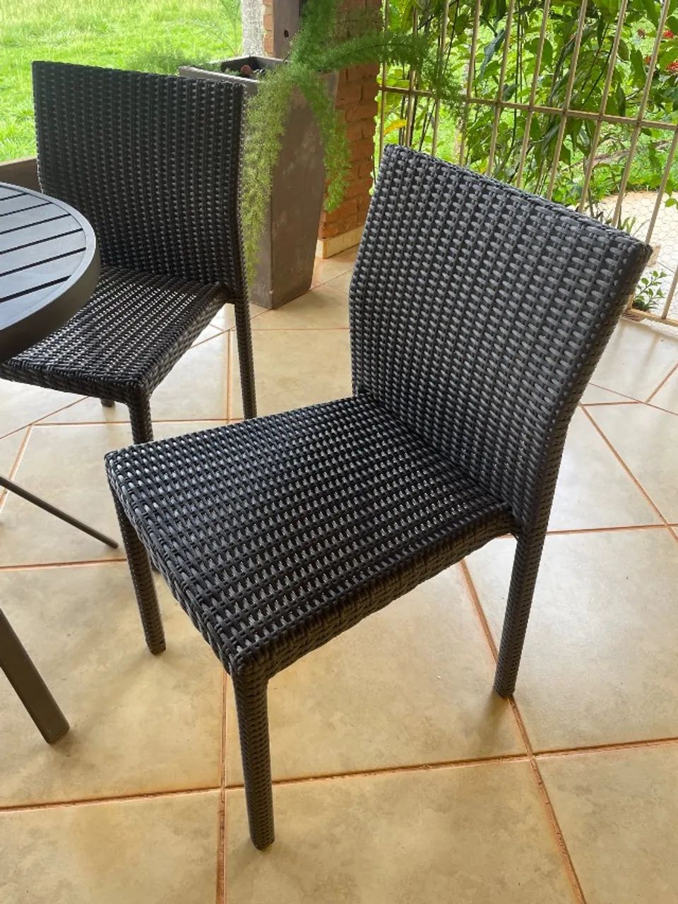 Mesa com 3 cadeiras em perfeito estado  - Foto 2
