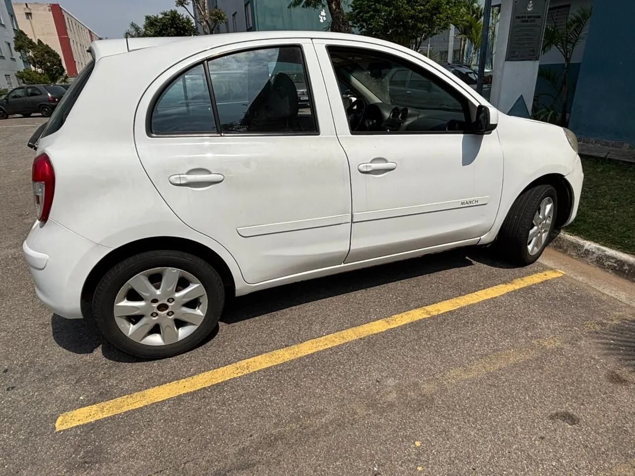 Nissan March SV 1.6 16V Flex Fuel 2014 - Foto 2