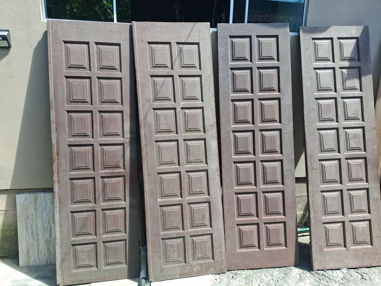 Portas de madeira de lei