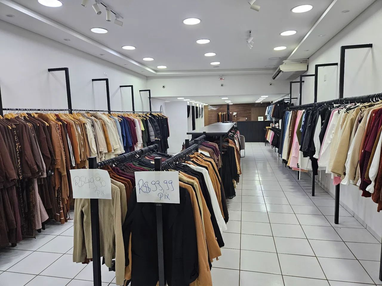 OPORTUNIDADE-VENDE-SE LOJA DE ROUPAS FEMININAS - Foto 2