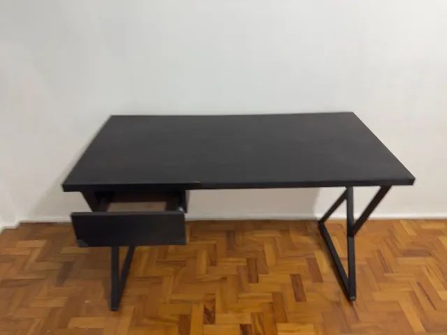 Escrivaninha/Mesa com gaveta